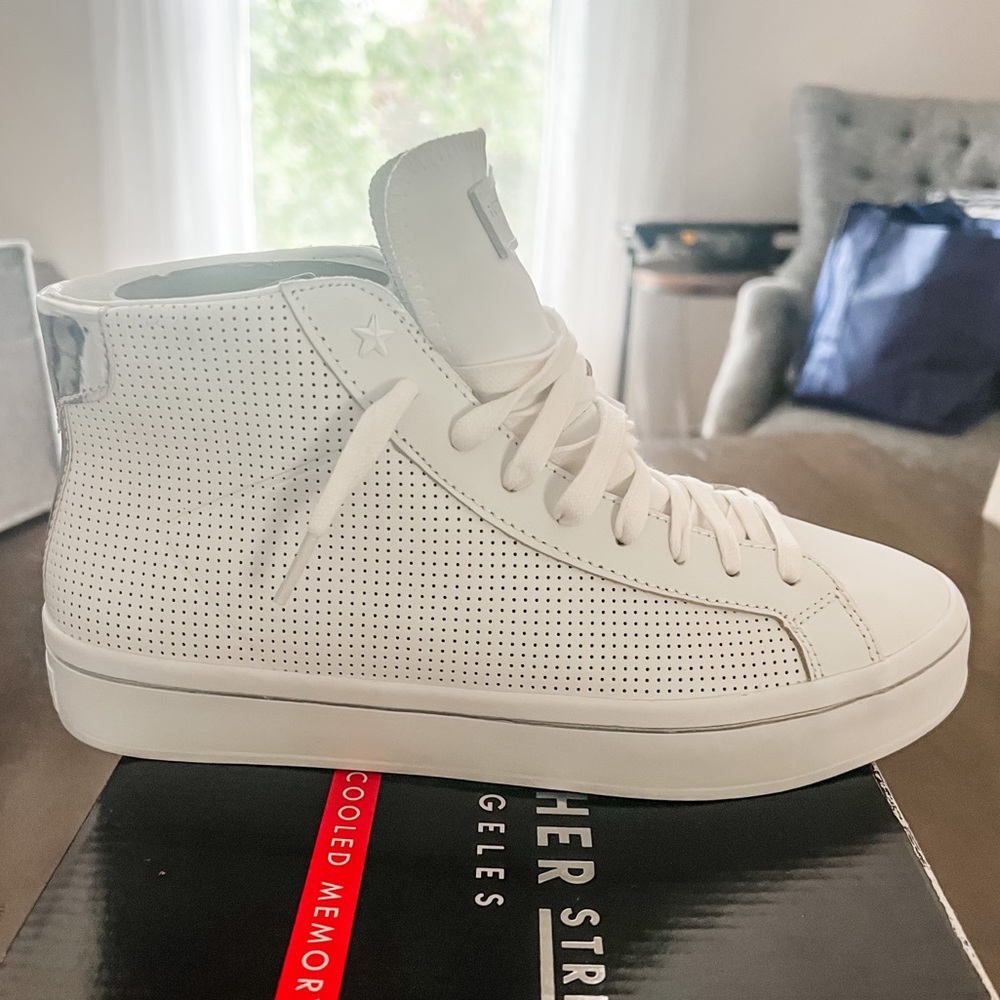 Skecher High Top Sneakers ~ Size 9 ~ Brand New in Box! Never Worn!